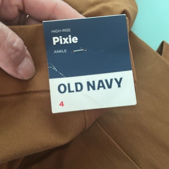 Ladies old navy pants - Picture 7 of 9